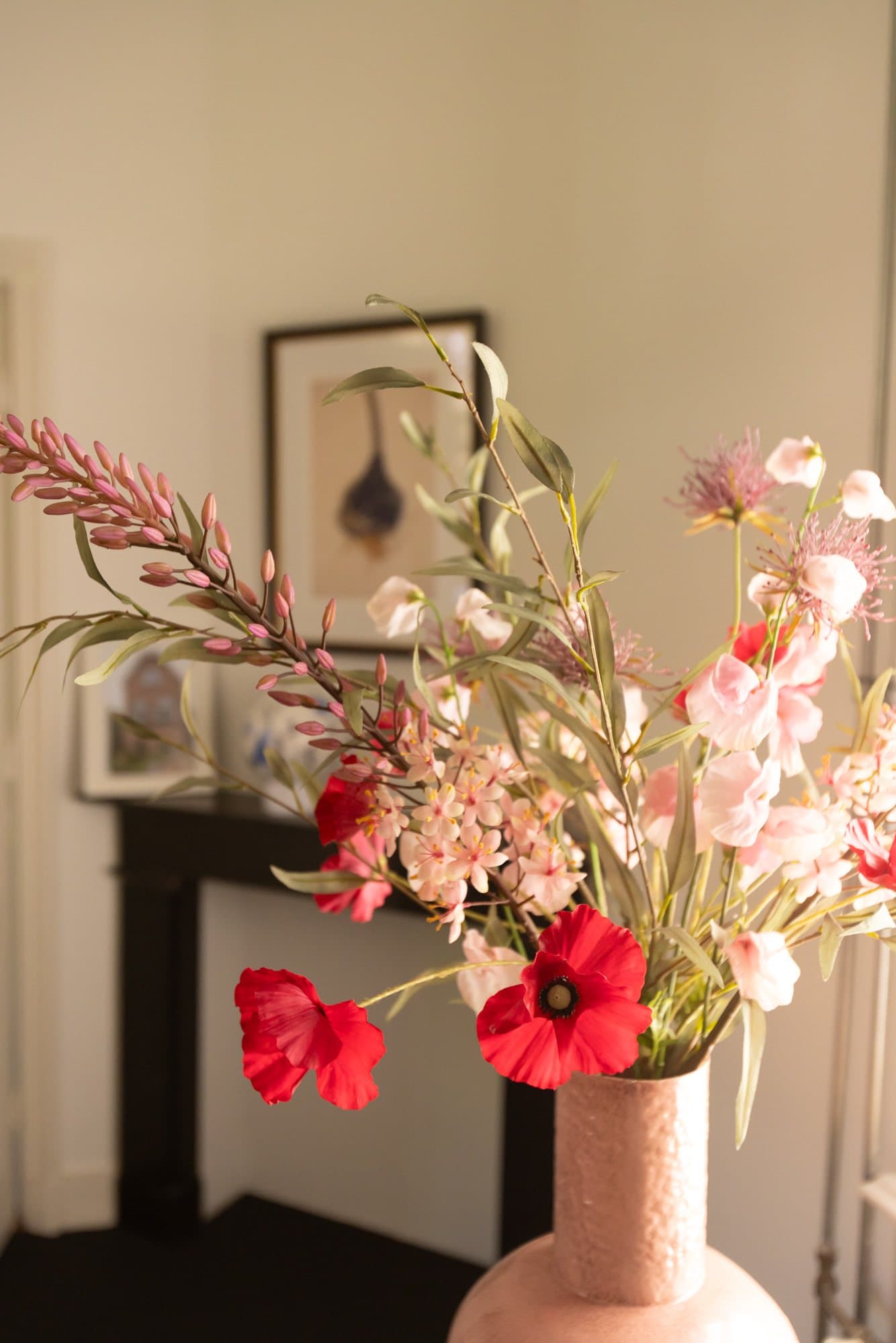 Verse bloemen in een vaas in ons pand